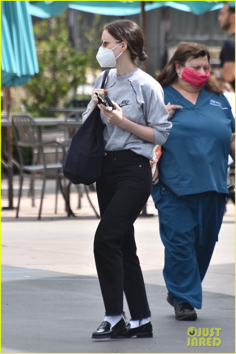 Rooney Mara Goes Casual For Grocery Run in Los Angeles: Photo 4531849