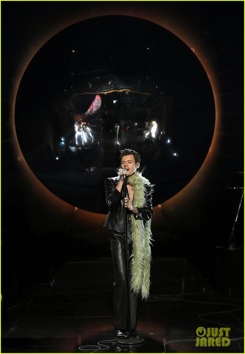 harry styles performs at grammys 2021 044532788