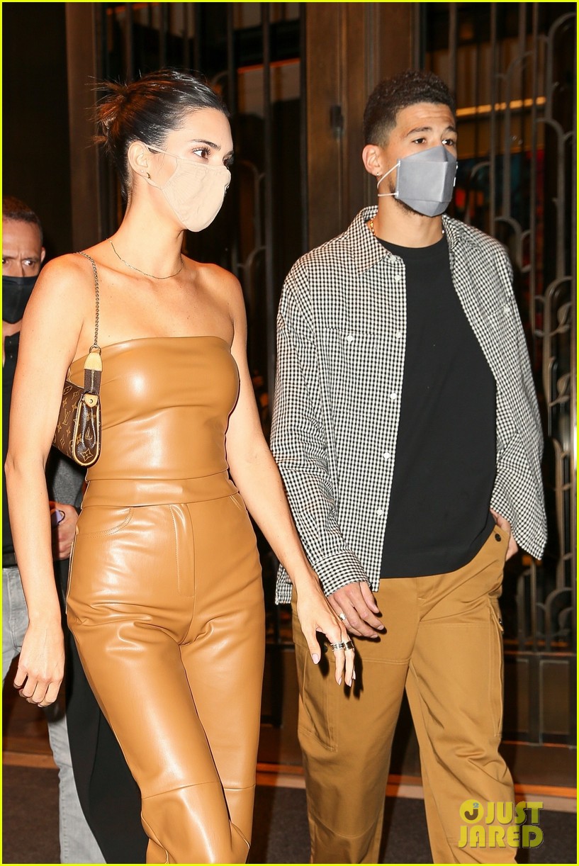 kendall jenner devin booker hold hands on date night 014547142