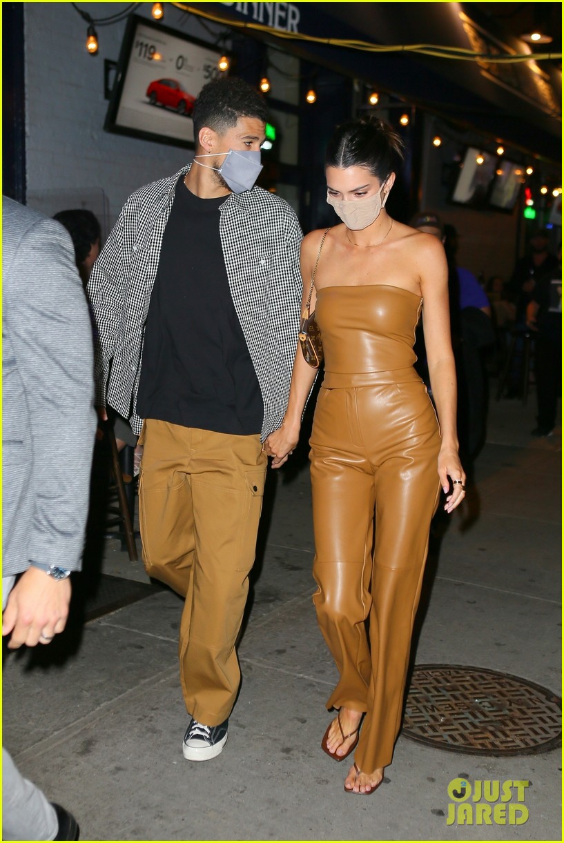 kendall jenner devin booker hold hands on date night 084547149