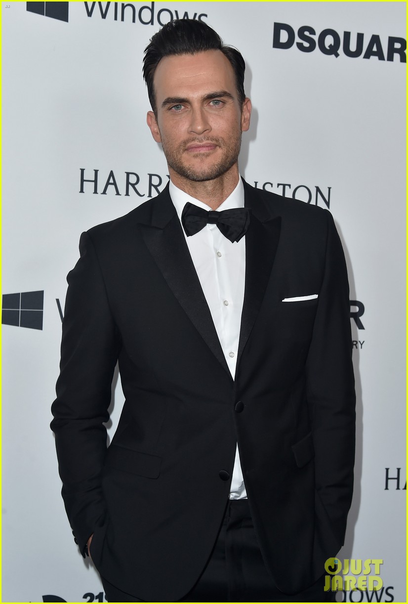 Cheyenne Jackson Is Showing Off His Growing Beard See His Scruffy