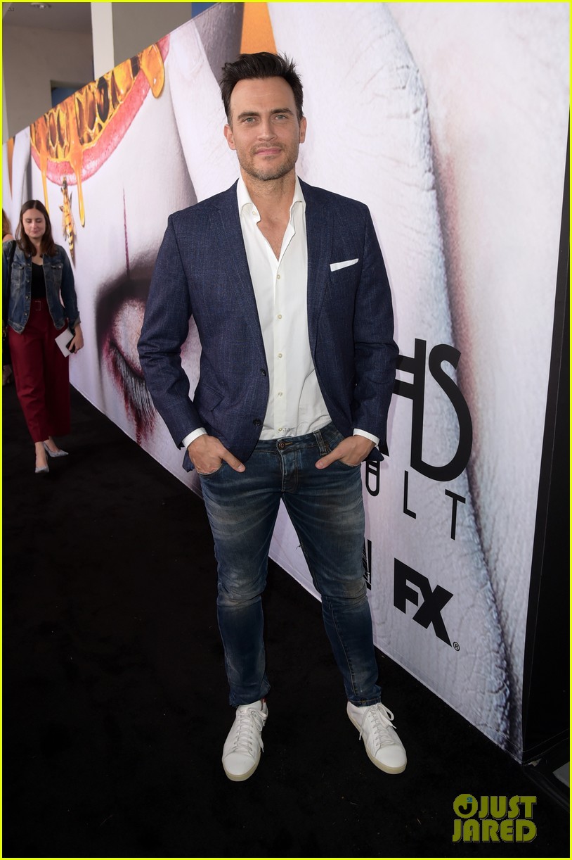 Cheyenne Jackson Is Showing Off His Growing Beard See His Scruffy