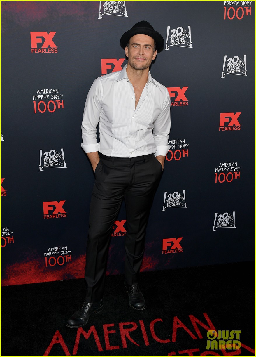 Cheyenne Jackson Is Showing Off His Growing Beard See His Scruffy