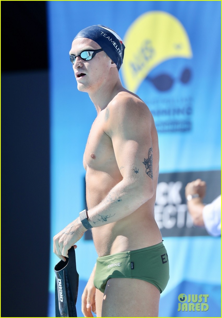 cody simpson shirtless buff physique swim practice 044541954