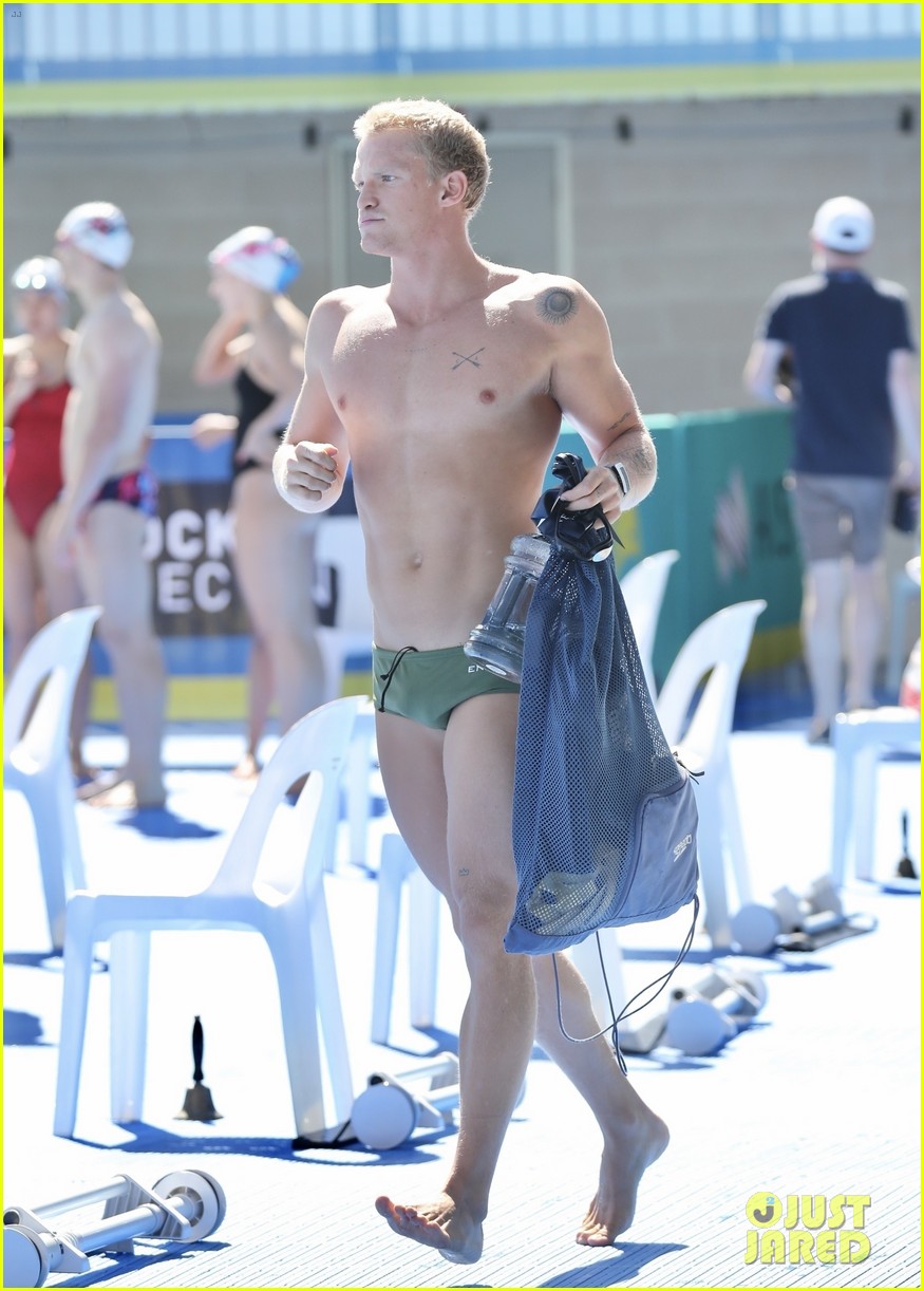 cody simpson shirtless buff physique swim practice 094541959
