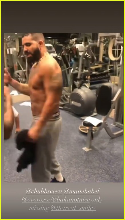 Drake Shows Off His Fit Physique Shirtless During a Workout at the Gym ...