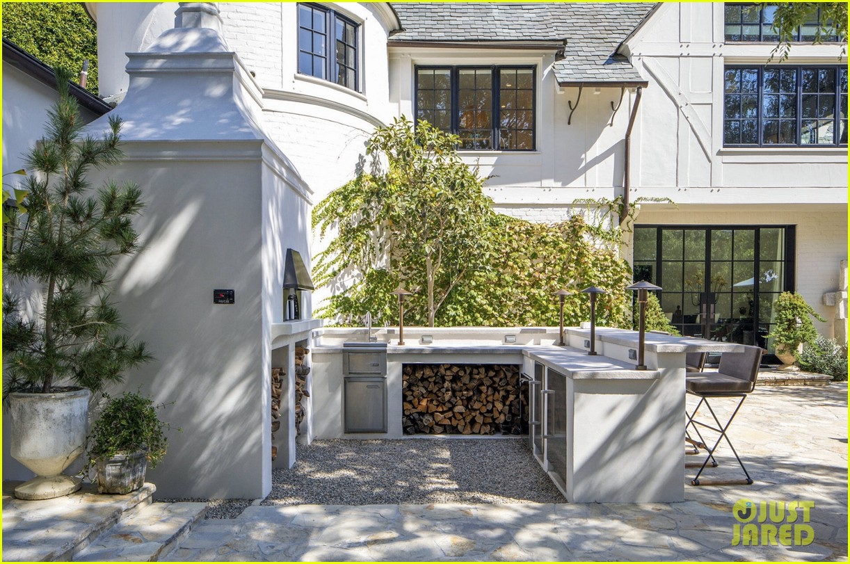 Look Inside Ellen DeGeneres' Beverly Hills Mansion, Just Sold for 47