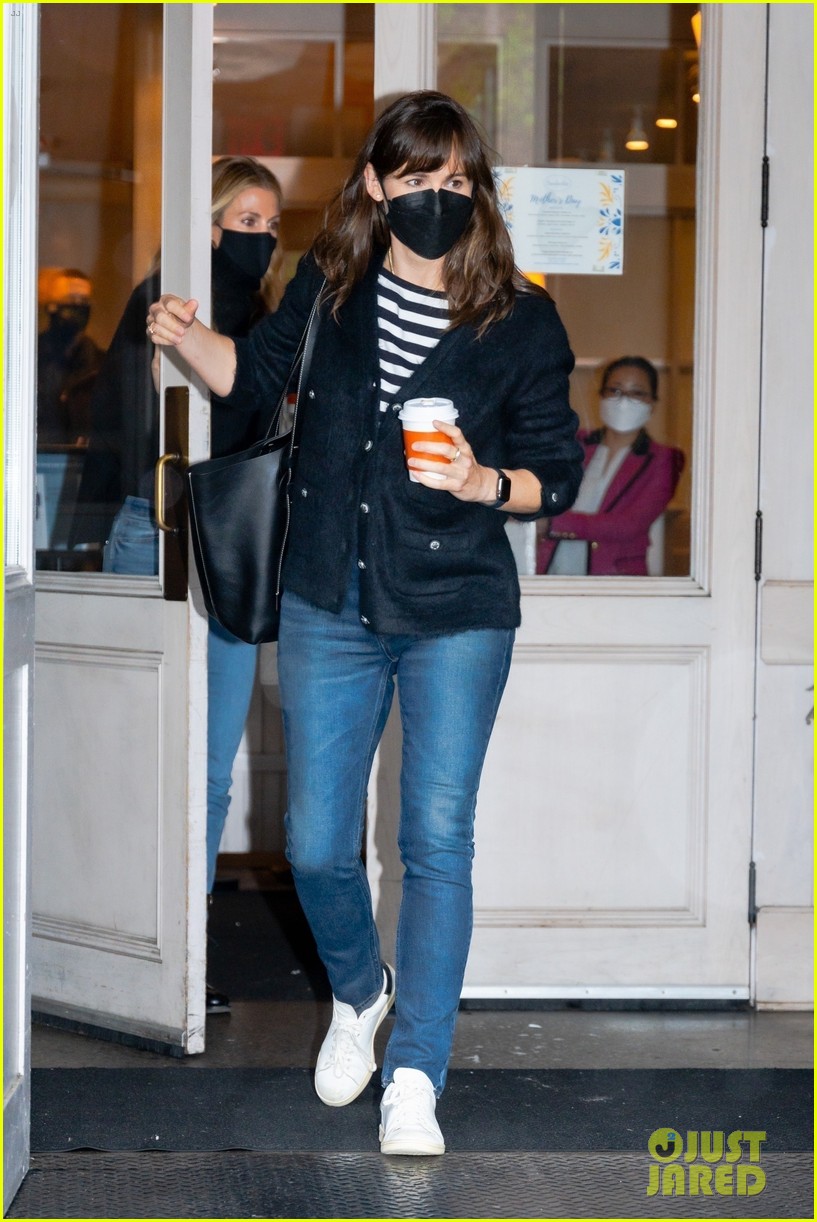 Jennifer Garner Spotted in New York City on Her 49th Birthday!: Photo