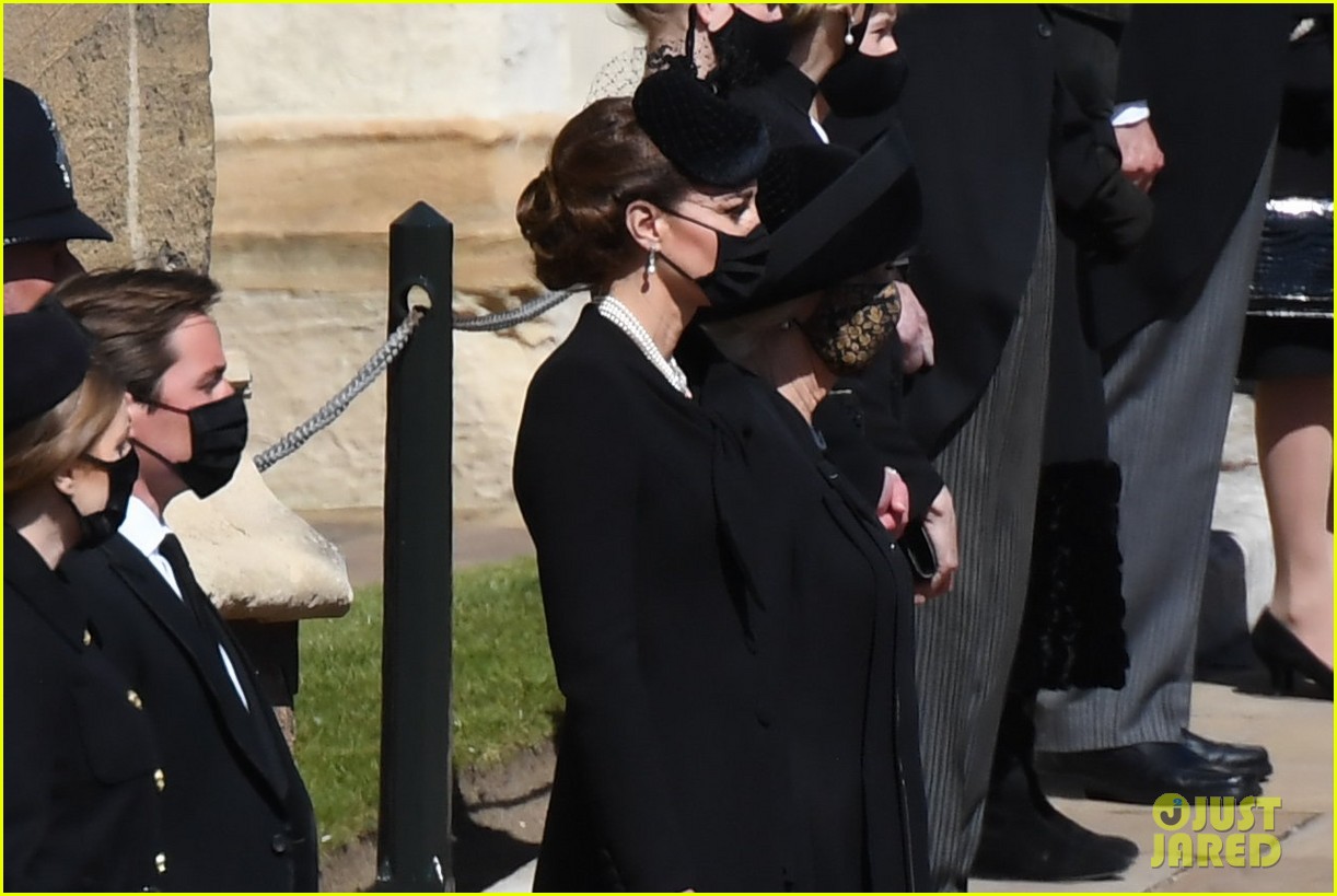 Photo kate middleton jewelry at prince philip funeral 14 Photo