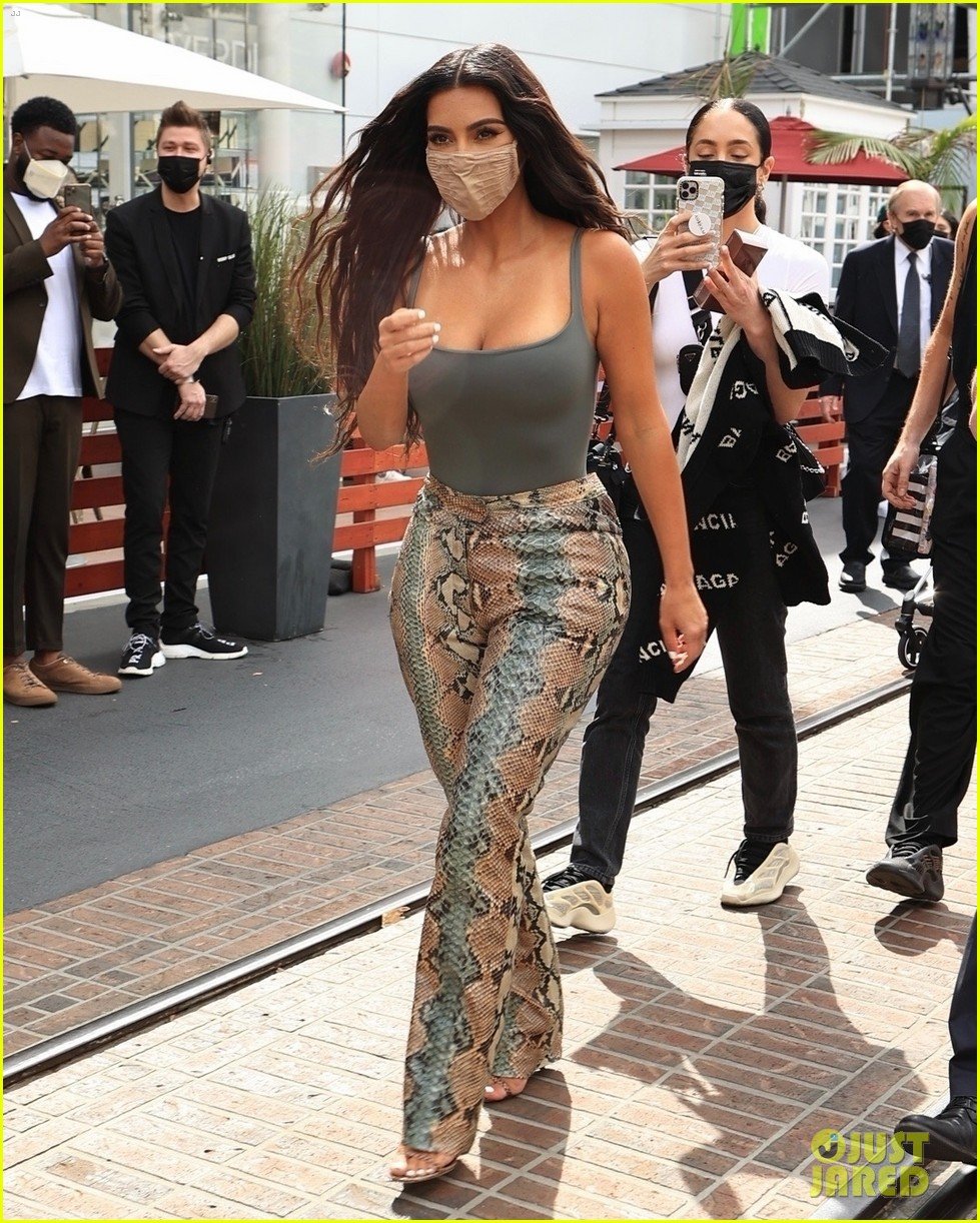 Photo: kim kardashian skims pop up shop after billionaire status 03