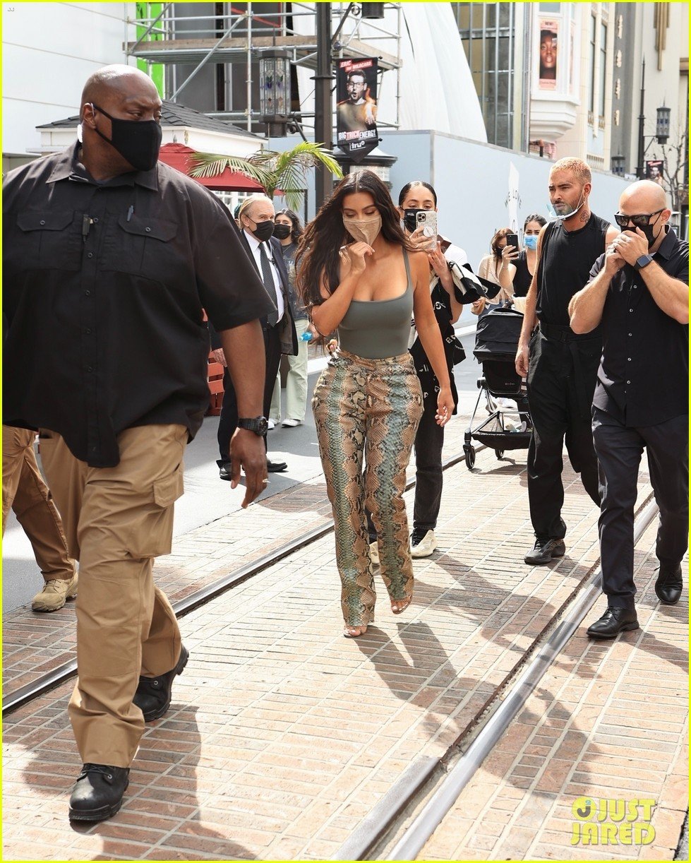 Photo: kim kardashian skims pop up shop after billionaire status 17