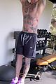 adam levine leg tattoo shirtless workout video 01