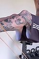 adam levine leg tattoo shirtless workout video 02
