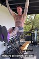 adam levine leg tattoo shirtless workout video 09