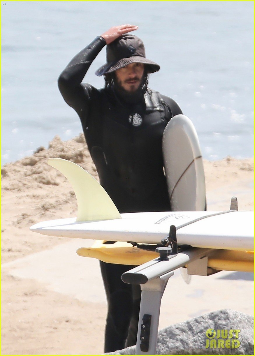 Full Sized Photo of leighton meester adam brody catch waves in malibu