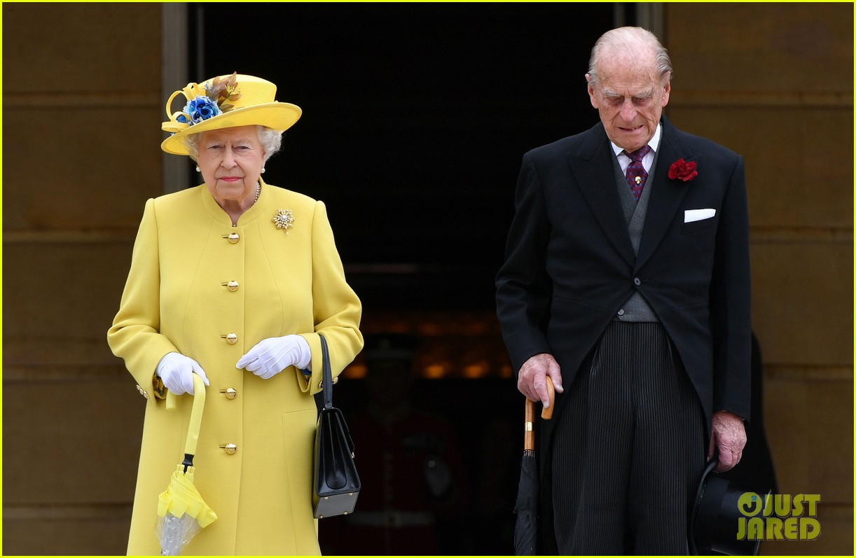 Queen Elizabeth Enters 8 Day Period of Mourning After Death of Husband