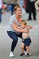 amy schumer on set with son gene 03