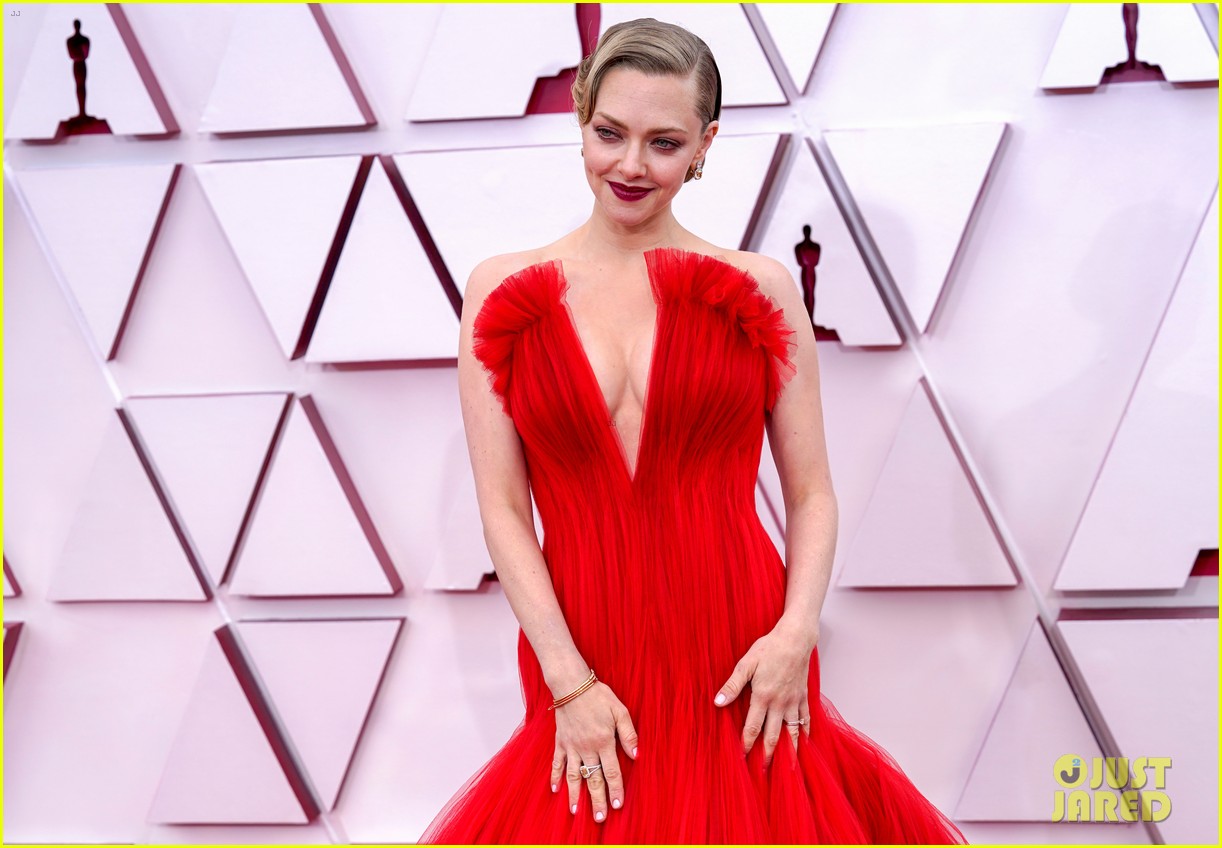 Amanda Seyfried Thanks Brad Pitt for Pronouncing Her Name Correctly at