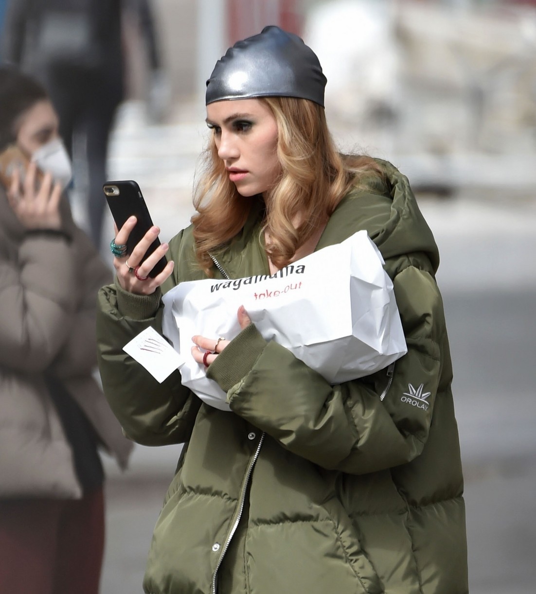 Suki Waterhouse Gets To Work On New TV Series 'Daisy Jones & The Six