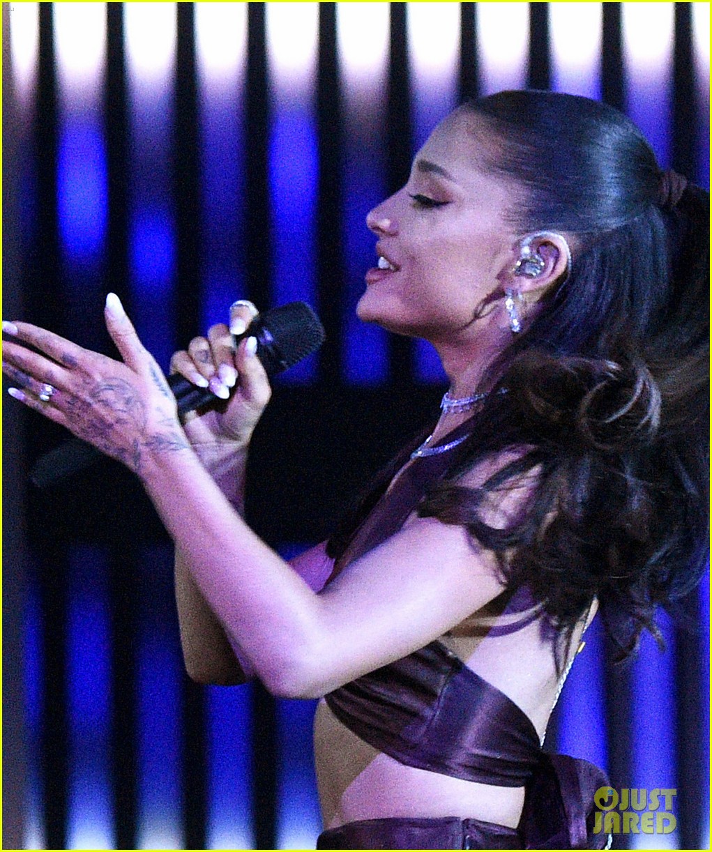 Hambre pasta multitud Ariana Grande Wears Wedding Ring While Performing with The Weeknd at  iHeartRadio Music Awards 2021!: Photo 4561300 | 2021 iHeartRadio Music  Awards, Ariana Grande, iHeartRadio Music Awards, The Weeknd Pictures | Just  Jared
