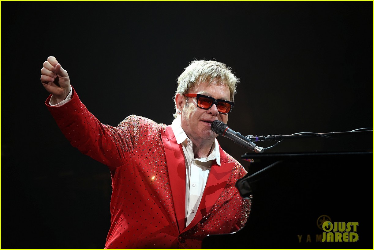 How Much Is Elton John Worth? Net Worth Revealed! Photo 4554841