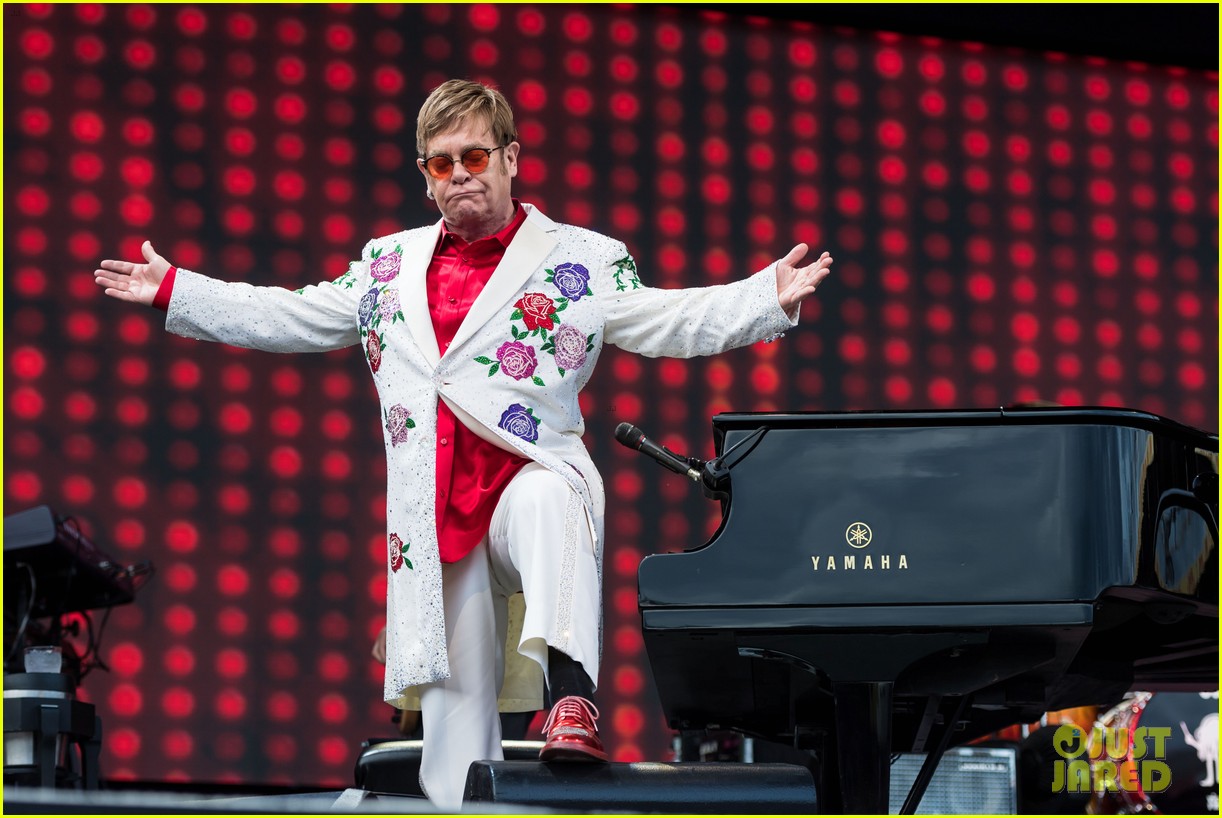 How Much Is Elton John Worth? Net Worth Revealed! Photo 4554846