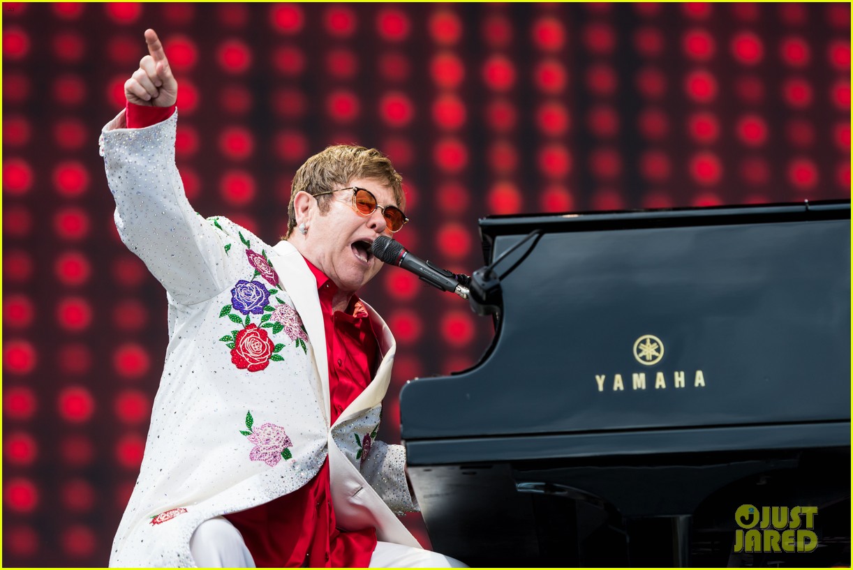 How Much Is Elton John Worth? Net Worth Revealed! Photo 4554847