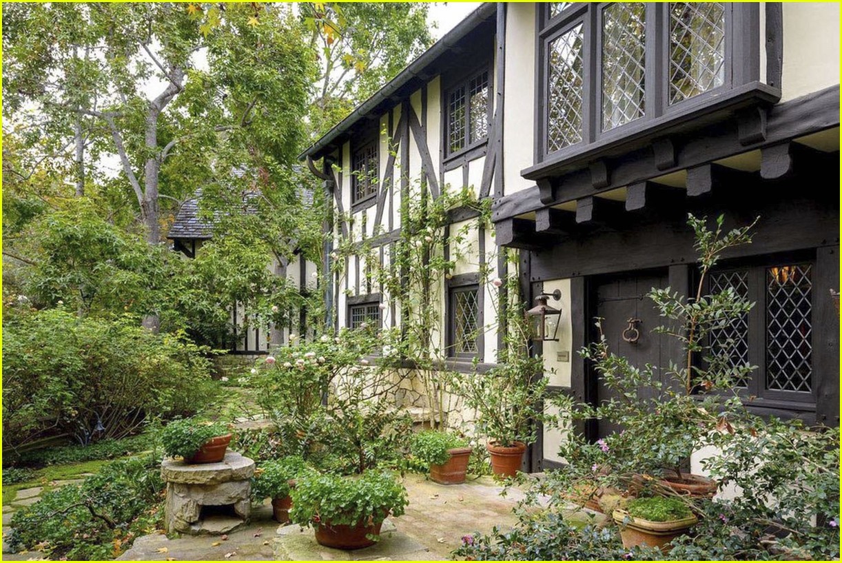 Look Inside the House Where Ariana Grande Got Married (Photos): Photo