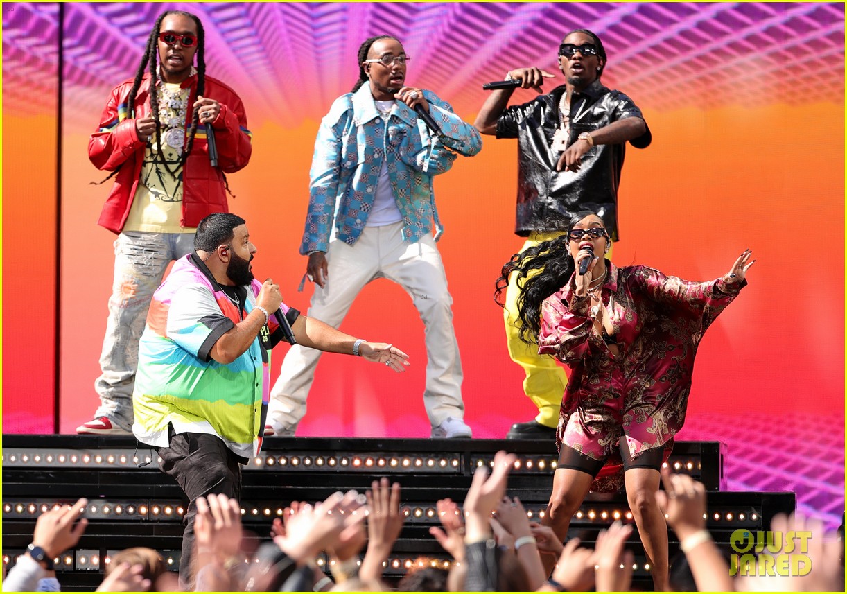 H.E.R. Opens the BBMAs 2021 After Her Recent Oscar Win! Photo 4559251