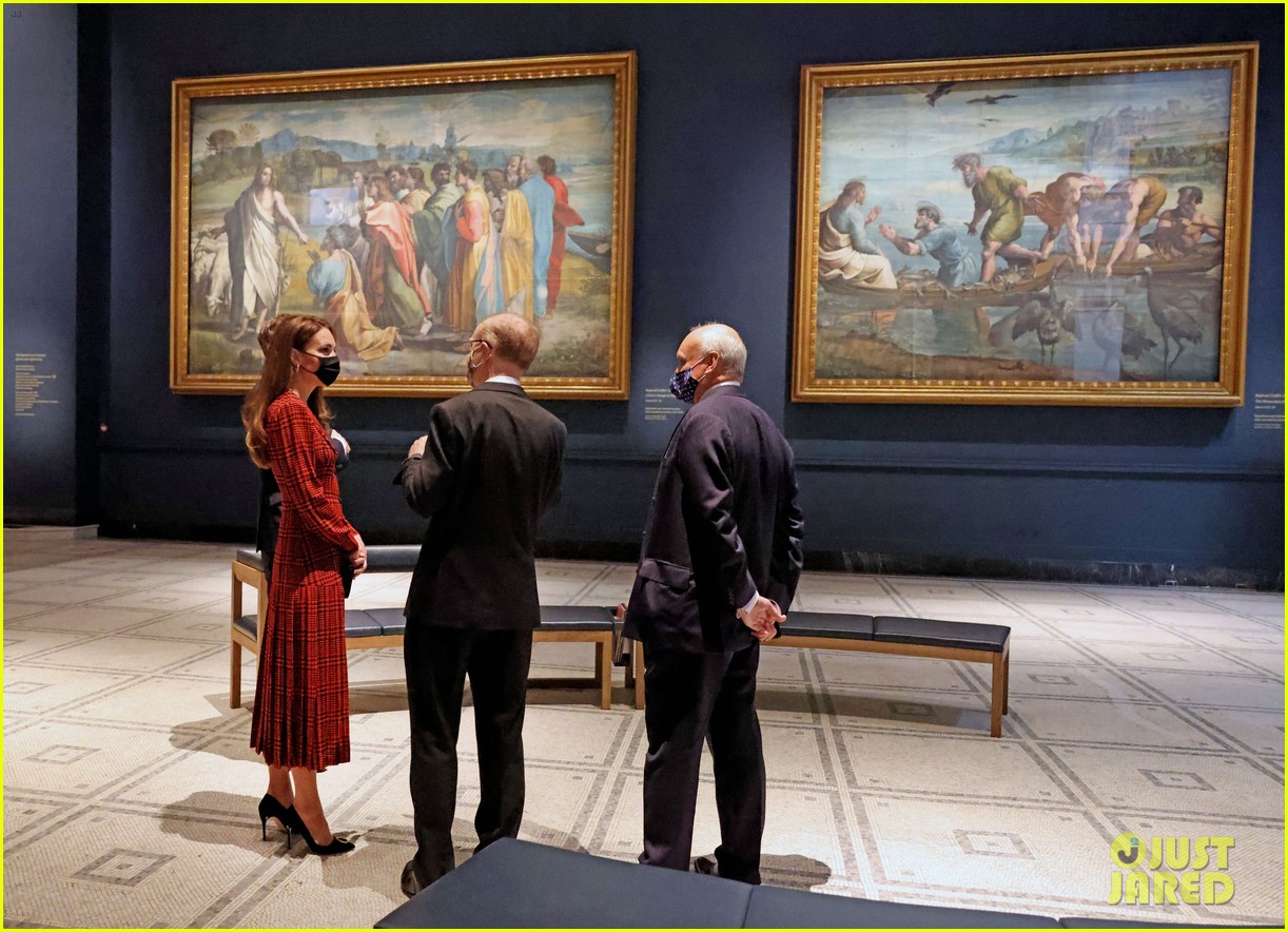 Kate Middleton Makes A Stylish Visit To The V&A Museum in London: Photo