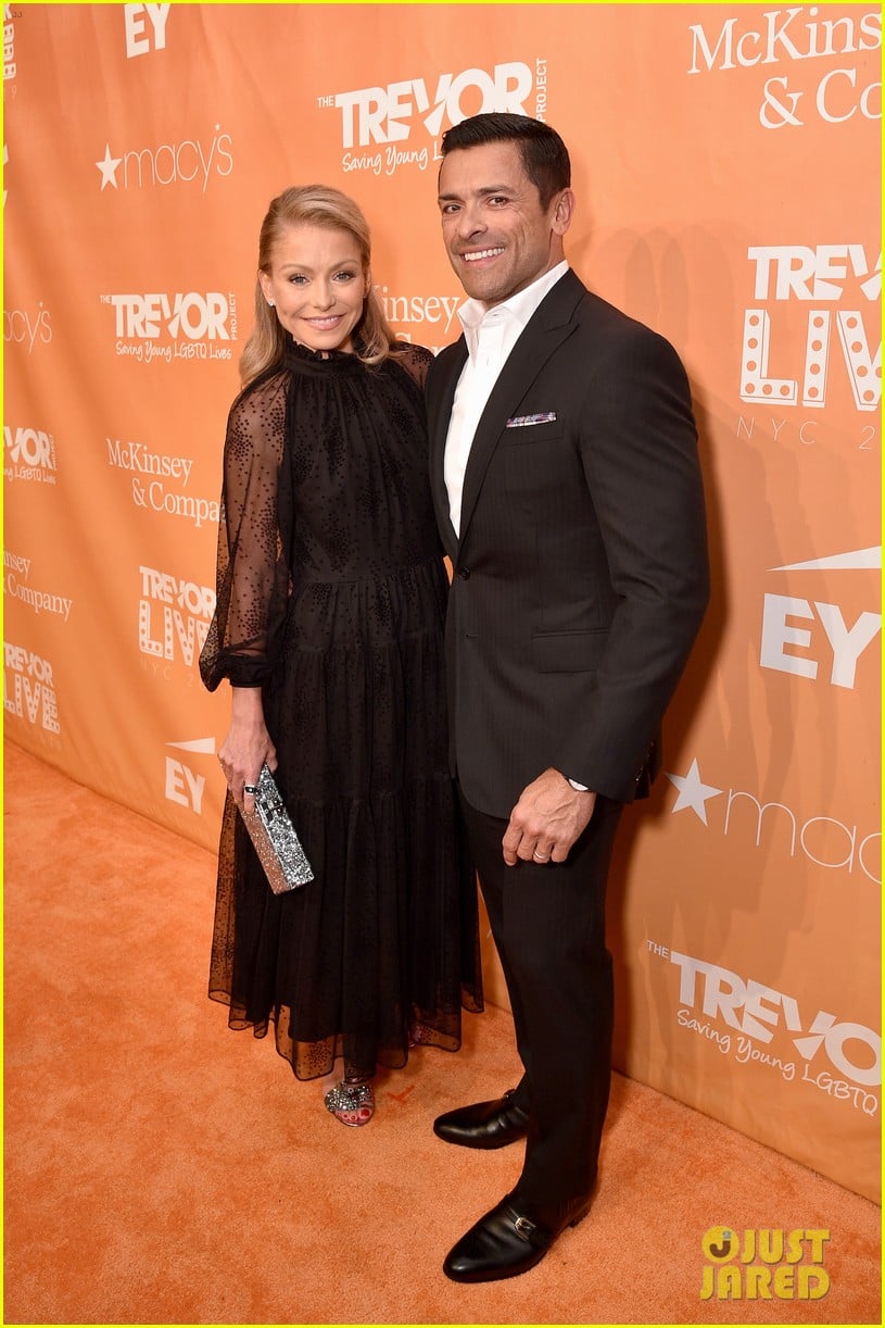 Kelly Ripa Recalls Husband Mark Consuelos Getting Paid More Than Her on