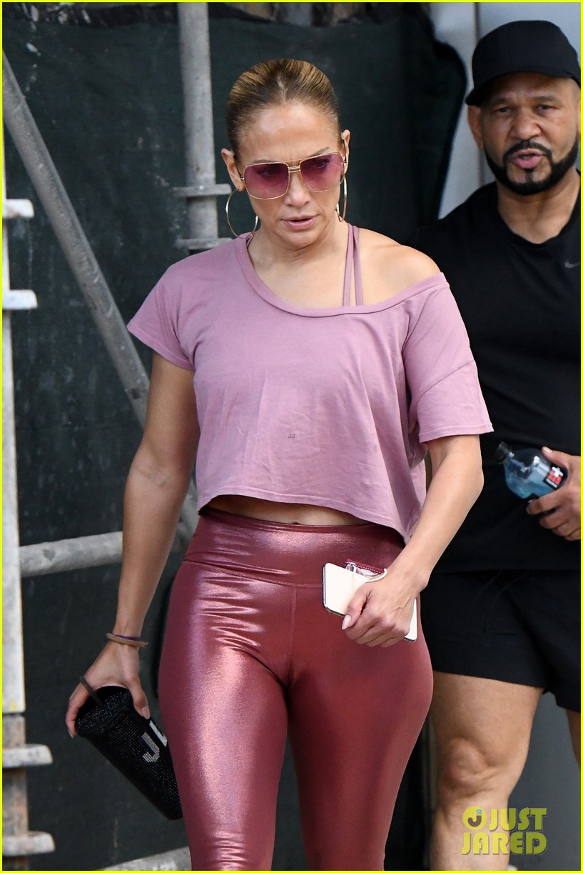 jennifer-lopez-at-the-gym-10.jpg