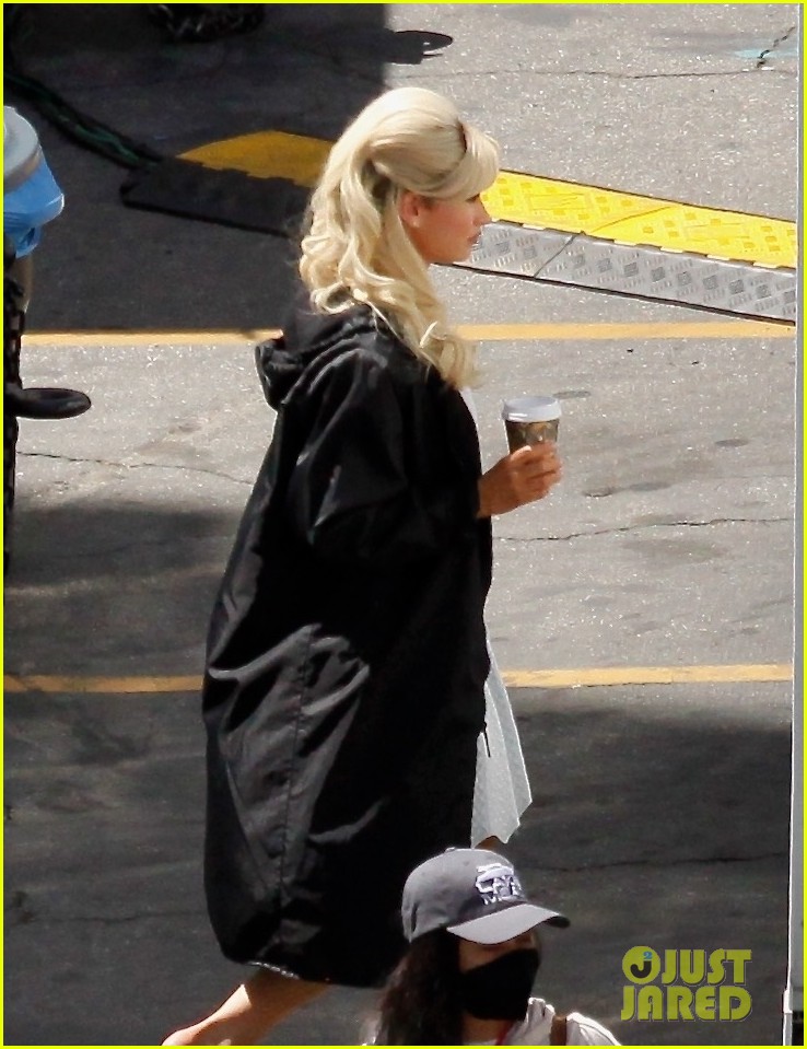 lily james as pamela anderson first set photos 044552164