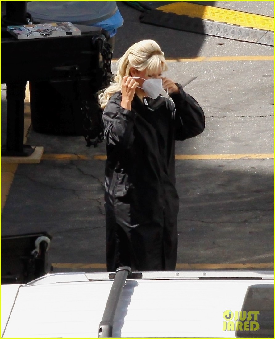 lily james as pamela anderson first set photos 084552168