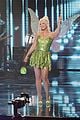 katy perry dresses as tinker bell for disney night american idol 01