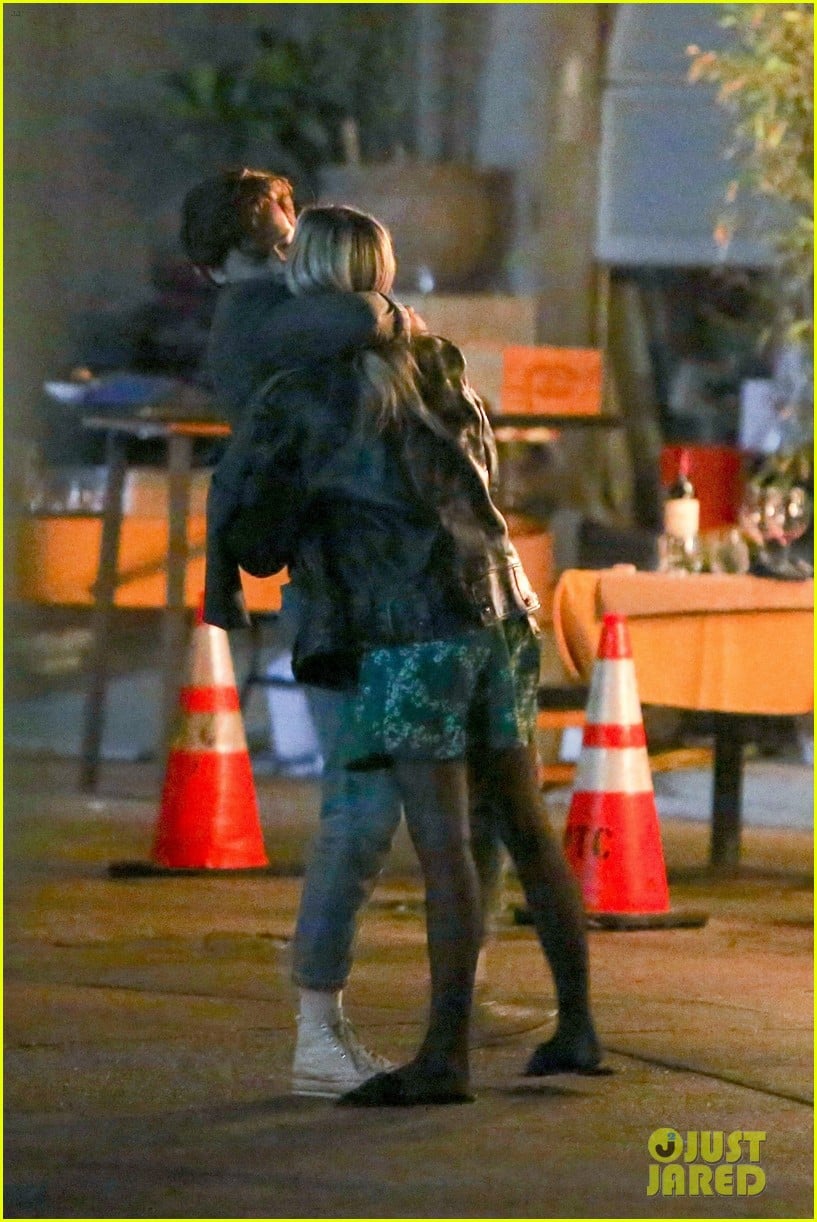 cole sprouse ari fournier pack on pda dinner date 054562355