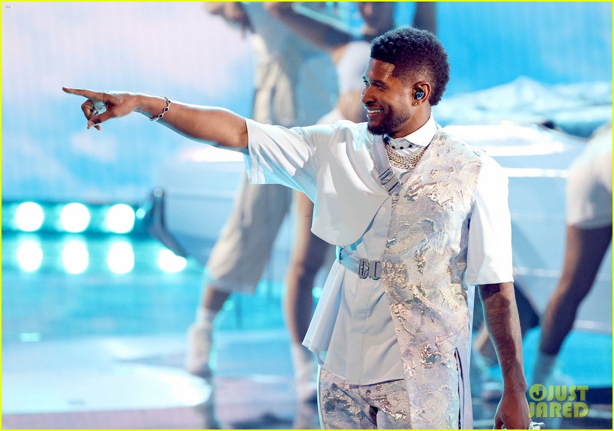 Usher Lights Up the Stage With a Medley of His Hits at iHeartRadio