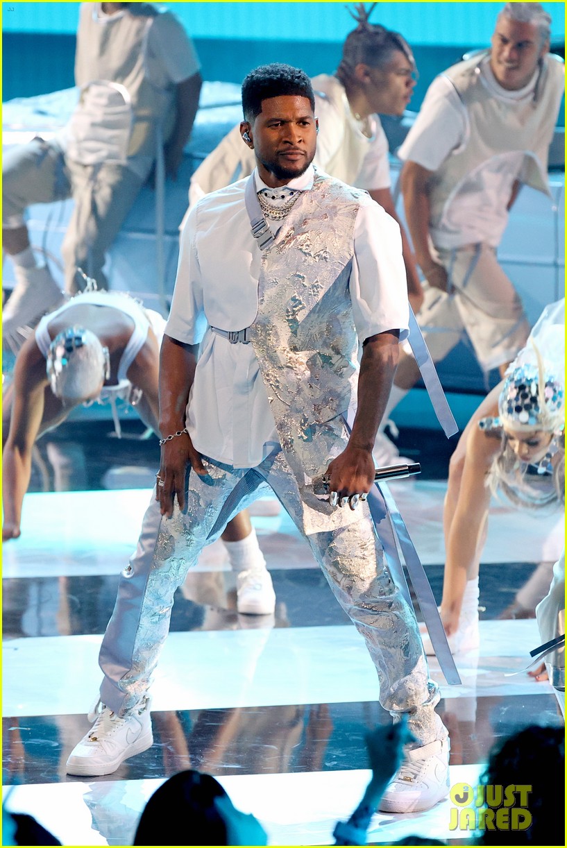 Usher Lights Up the Stage With a Medley of His Hits at iHeartRadio