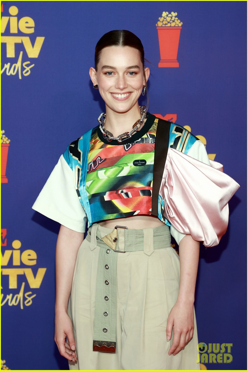 Victoria Pedretti Wins Most Frightened Performance at MTV Movie & TV