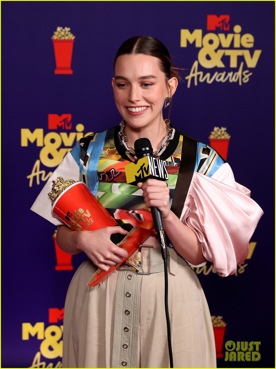Photo: victoria pedretti wins mtv awards pics 12 | Photo 4556840 | Just