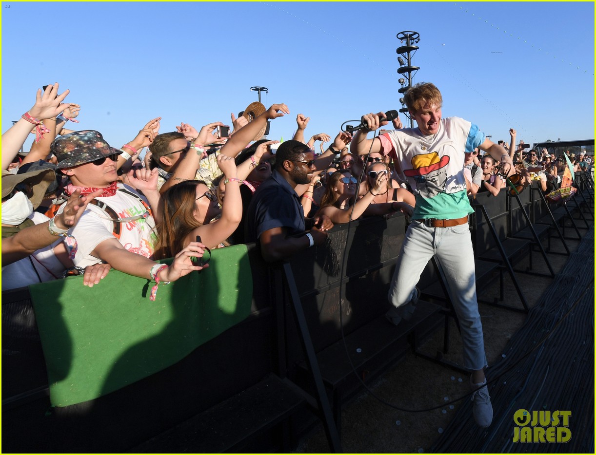 Glass Animals' Dave Bayley Talks About the Interesting Thing the Band Did  During the Pandemic - Listen Now: Photo 4572522 | Dave Bayley, Glass Animals  Pictures | Just Jared