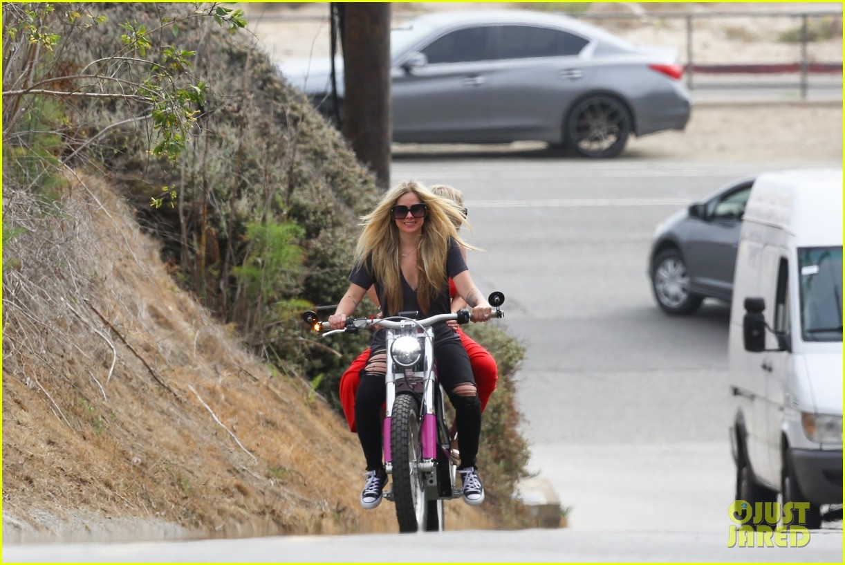 Photo: avril lavigne motorcycle ride friend memorial day 15 | Photo