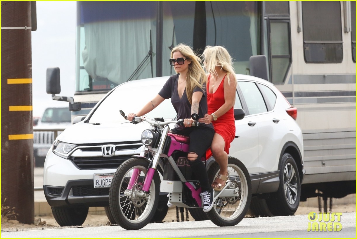Photo: avril lavigne motorcycle ride friend memorial day 68 | Photo
