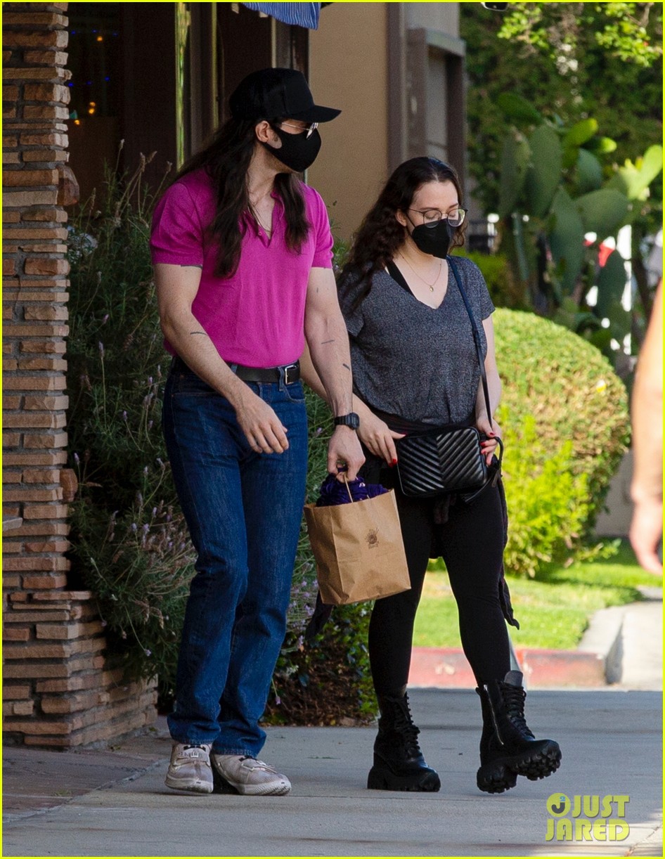 kat dennings fiance andrew wk hold hands shopping 034566422