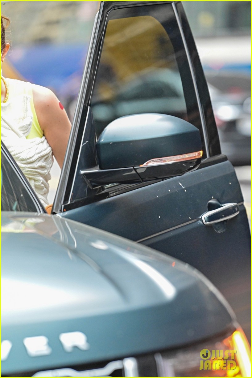 Gigi Hadid Spotted at Her COVID-19 Vaccine Appointment in NYC: Photo