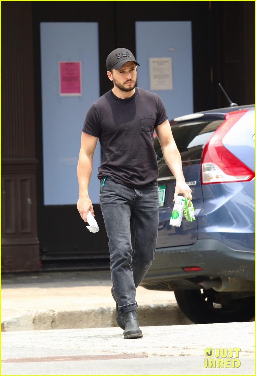 kit harington spotted in nyc 014562851