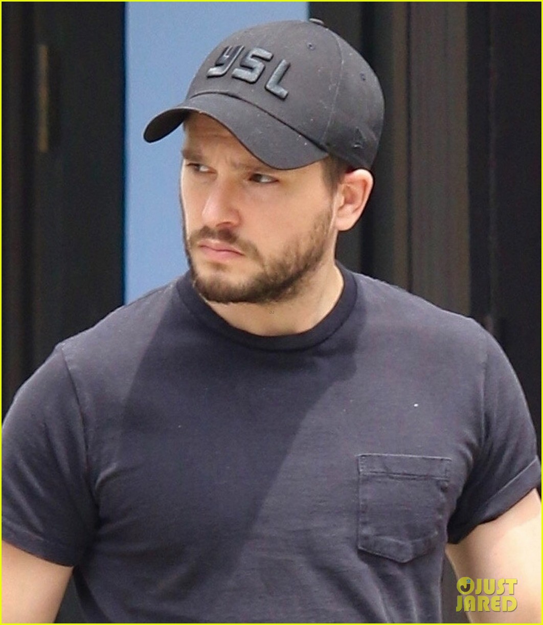 kit harington spotted in nyc 024562852