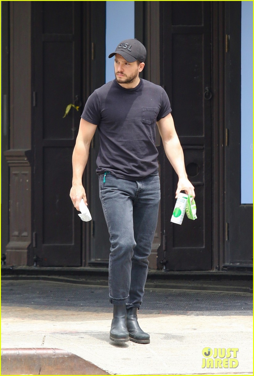 kit harington spotted in nyc 05