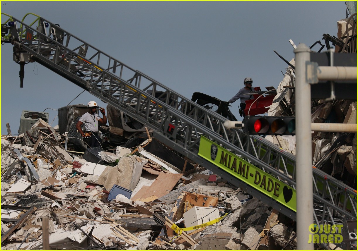 Photo miami apartment building collapse 19 Photo 4576549 Just