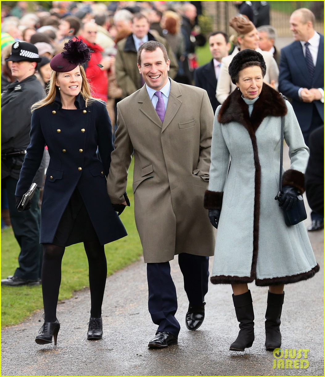 Queen Elizabeth's Grandson Peter Phillips Finalizes Divorce From Autumn